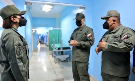 Ministro Padrino López inspecciona obras de remodelación en Hospital Naval de La Guaira