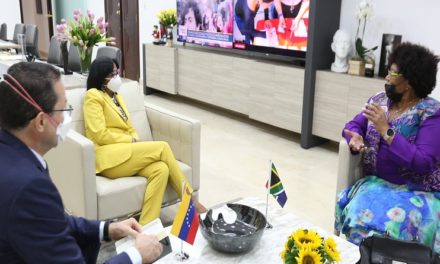 Vicepresidenta Ejecutiva recibe a embajadora de Sudáfrica en Venezuela