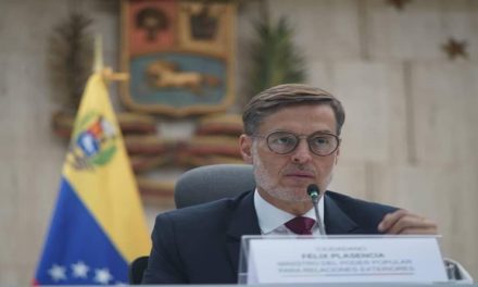Designan a Félix Plasencia como embajador ante la República de Colombia