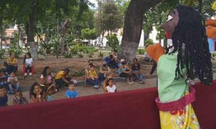 Títeres llevaron alegrías a los niños de la Patria en La Victoria