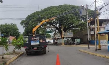 Modernizan luminarias en avenidas de Maracay