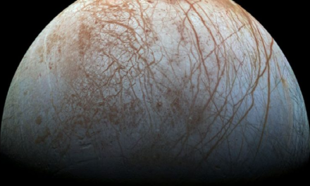Estudio afirma que luna de Júpiter está encerrada bajo una capa de hielo