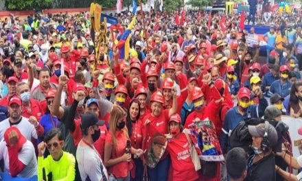 Clase Trabajadora marcha en apoyo a reivindicaciones laborales en Revolución