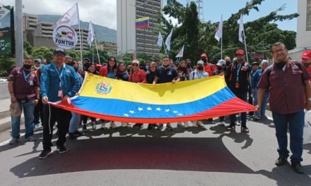Trabajadores de Conviasa y el Pueblo marchan en defensa de los bienes nacionales