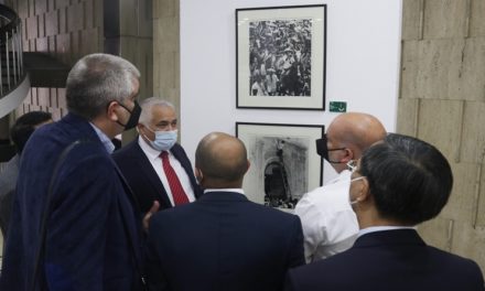 Inauguran exposición fotográfica homenaje al Comandante Fidel Castro en Cancillería