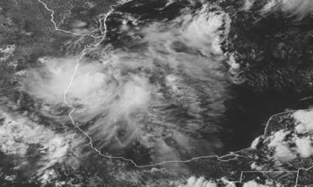 Ciclón tropical Cuatro toca tierra en el este de México