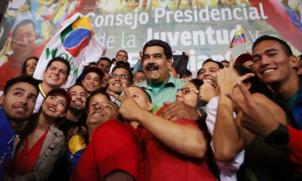 Maduro: El presente y el futuro de la Patria se deben labrar con la juventud