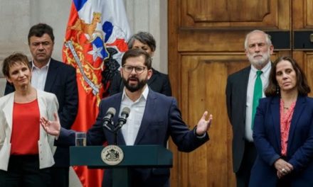 Partidos chilenos iniciarán diálogo para nuevo proceso constituyente