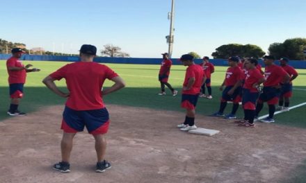 España vence a Sudáfrica en béisbol con poder venezolano