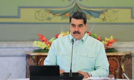 Maduro saludó y felicitó al Servidor Público en su día