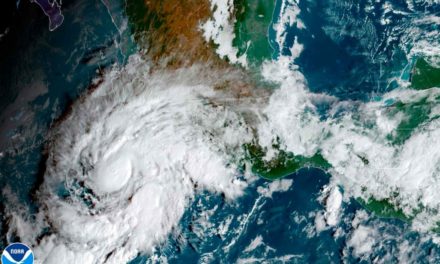 Tormenta Roslyn se convierte en huracán categoría 3 y se dirige hacia México