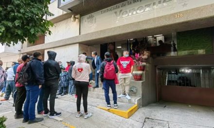 Embajada de Venezuela en México atiende a connacionales