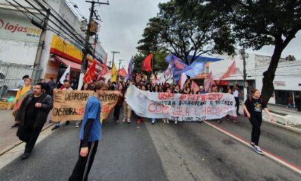 Estudiantes brasileños protestan contra recortes educacionales