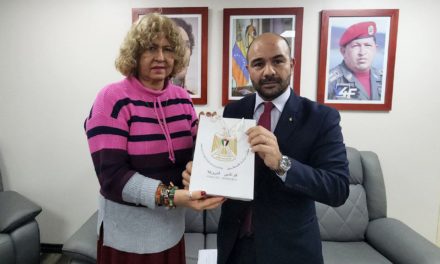 Embajador de Palestina realiza donativos para habitantes de Las Tejerías