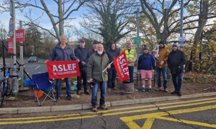 Trabajadores ferroviarios iniciaron huelga en Reino Unido para exigir mejoras salariales
