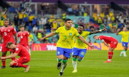 Con gol de Casemiro Brasil clasificó a octavos de final