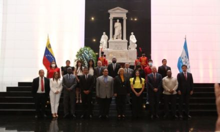 Expositores internacionales de la Filven 2022 visitan sitios historicos de Caracas