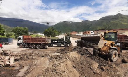 Luego de 15 días avanzan las labores de reconstrucción en El Castaño