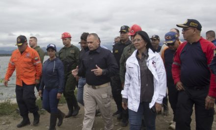 Gobernadora Karina Carpio y ministro Remigio Ceballos realizaron recorrido en estación de rebombeo La Punta