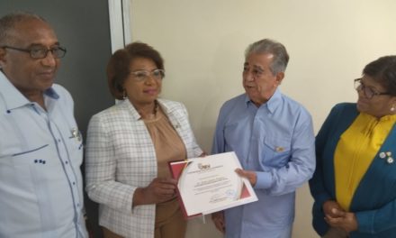 Universidad de Santo Domingo otorgó reconocimiento al Rector de la UBA