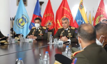 Ministro Padrino López insta a fortalecer cooperación con fuerzas militares de Colombia