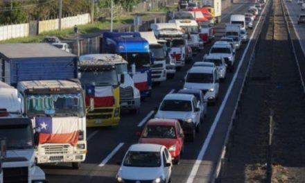 Continúa paro de camioneros en Chile pese a acuerdos con el gobierno