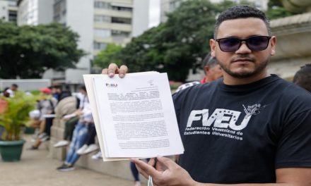 Universitarios llevan documento antibloqueo a sede de ONU en Caracas