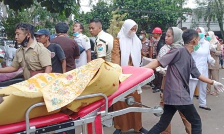 Sismo en Indonesia deja 62 personas muertas y más de 700 desaparecidos