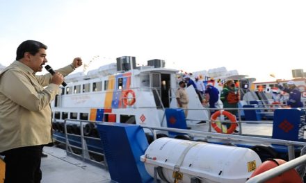Inauguran la cuarta embarcación de transporte fluvial del Complejo Petroquímico «Ana María Campos»