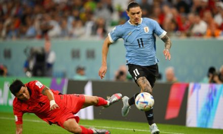 Uruguayos y Coreanos dividieron en primer juego