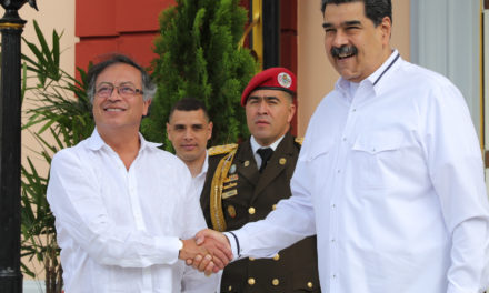 Presidente Maduro sostiene reunión bilateral con su homólogo Petro en Miraflores