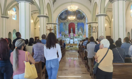 Feligreses saludan a la Divina Pastora en los días previos a su visita a Barquisimeto