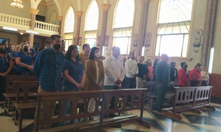 Gobernadora Karina Carpio acompañó a docentes en conmemoración del Día del Maestro