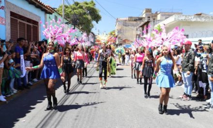 La algarabía invadió las calles de San Mateo con alegre desfile de Carnaval 2023