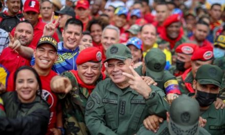 Pueblo revolucionario se concentró en Caracas para conmemorar el 4F
