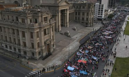 Perú decretó toque de queda en Puno y Estado de Emergencia en varias regiones