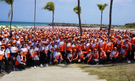 Trabajadores de Conviasa realizaron caminata por el 19º Aniversario de la estatal aérea