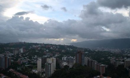 Venezuela amanece con cielo parcialmente nublado