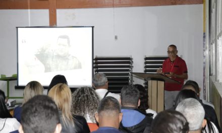 Recordaron vida y obra del Comandante Hugo Chávez en un cine foro industrial en Aragua