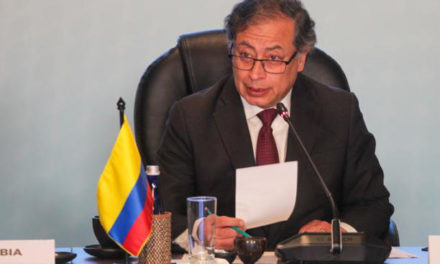 Petro y ministros colombianos serán condecorados en España