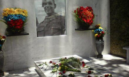 Rindieron homenaje a Eliézer Otaiza en el Cementerio General del Sur