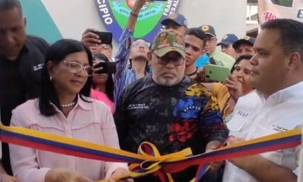 Gobernadora Karina Carpio inauguró 6ta Farmacia Con Aroma de Mujer en Aragua
