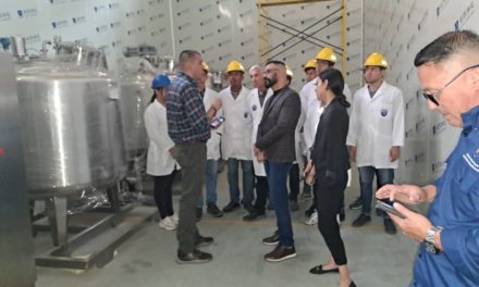Ministro Hipólito Abreu visitó y recorrió instalaciones del Complejo Industrial Farmacéutico del SUAF