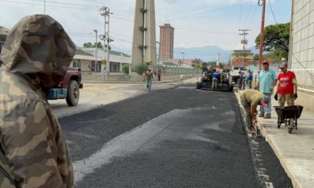 Arrancó primera fase del asfaltado en la Av. Sabana Larga de Cagua