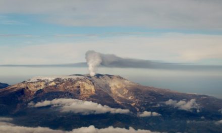 Aumento de la actividad del volcán Nevado del Ruiz enciende alarmas en Colombia