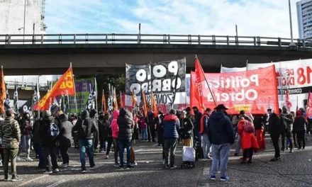 Trabajadores argentinos marchan por sus derechos y contra el FMI