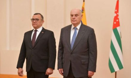 Embajador Jesús Salazar presentó cartas credenciales en Abjasia