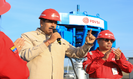 Presidente Maduro entregó macolla Cacique Chaima a trabajadores de la Patria