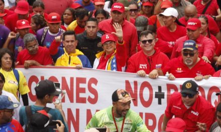 #EnFotos || Gobernadora Karina Carpio lideró marcha en apoyo al Presidente Nicolás Maduro