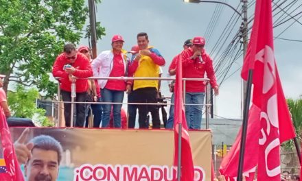 #EnFotos || Gobernadora de Aragua inició su discurso en apoyo al Presidente Nicolás Maduro